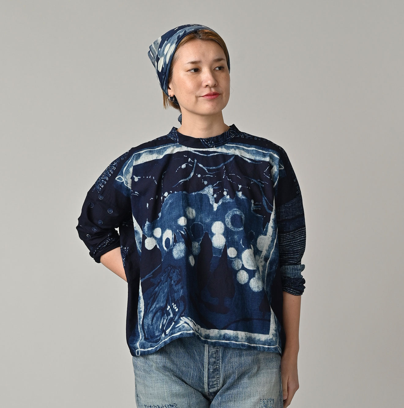 Indigo Picture Book Bandana Blouse Female Model
