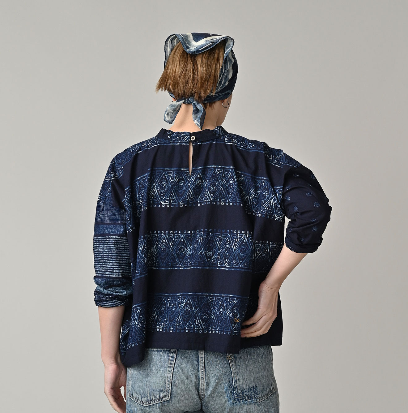 Indigo Picture Book Bandana Blouse Female Model