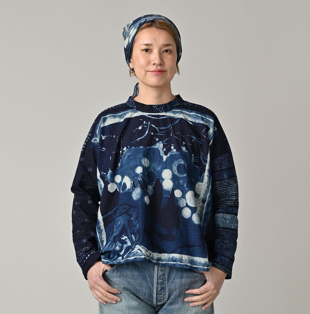 Indigo Picture Book Bandana Blouse Female Model