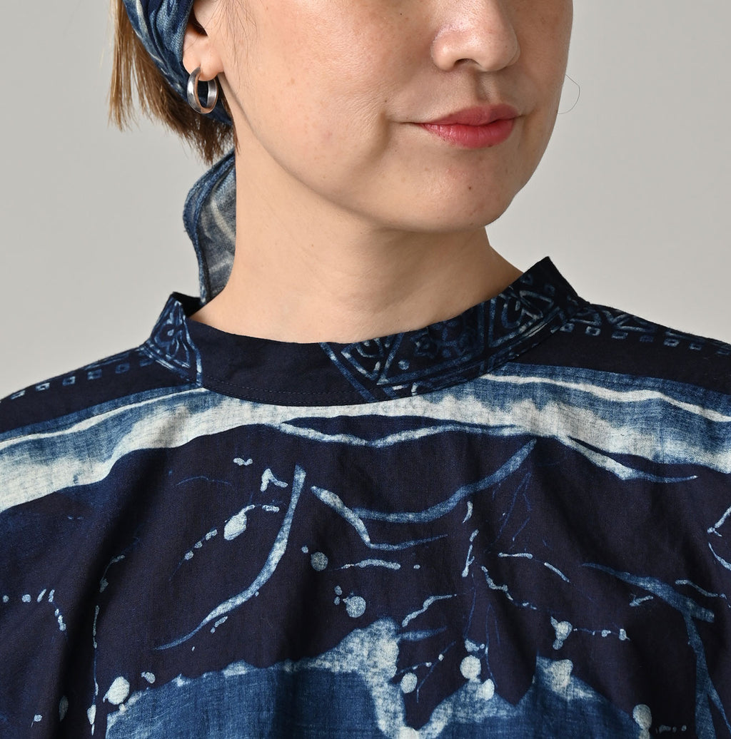 Indigo Picture Book Bandana Blouse Detail