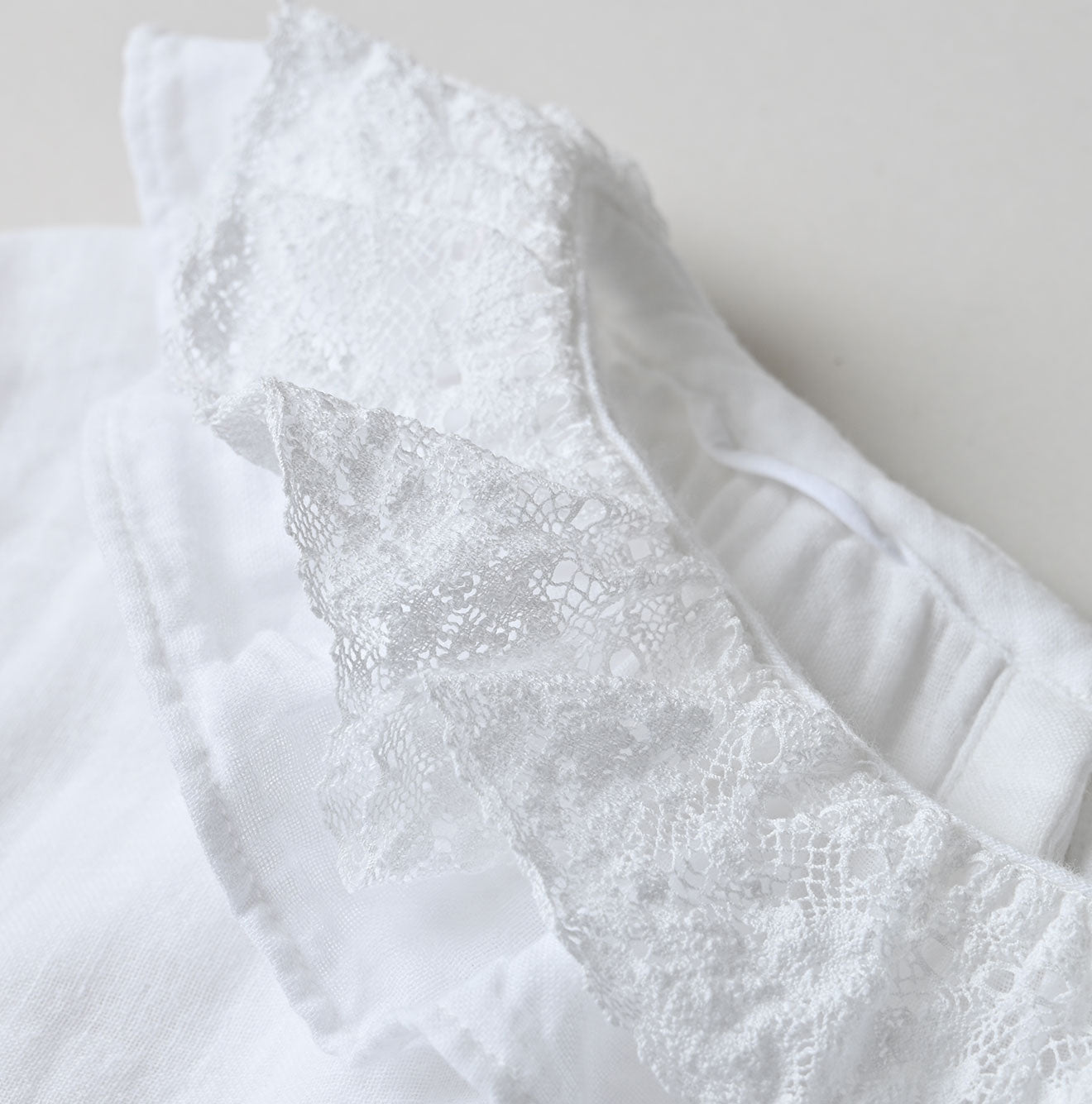 Gauze Double Woven Frill Collar Blouse White Detail