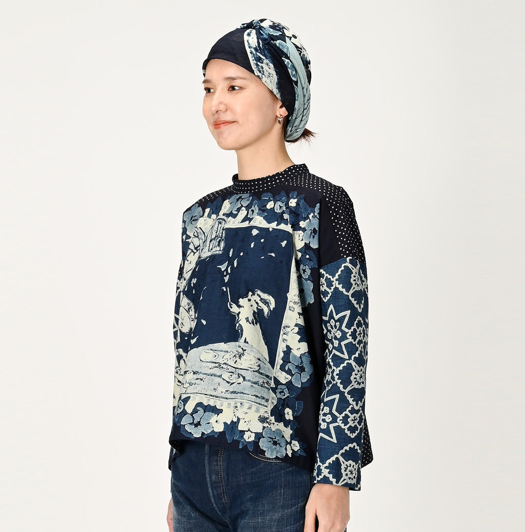 Indigo Picture Book Bandana T-shirt Female Model