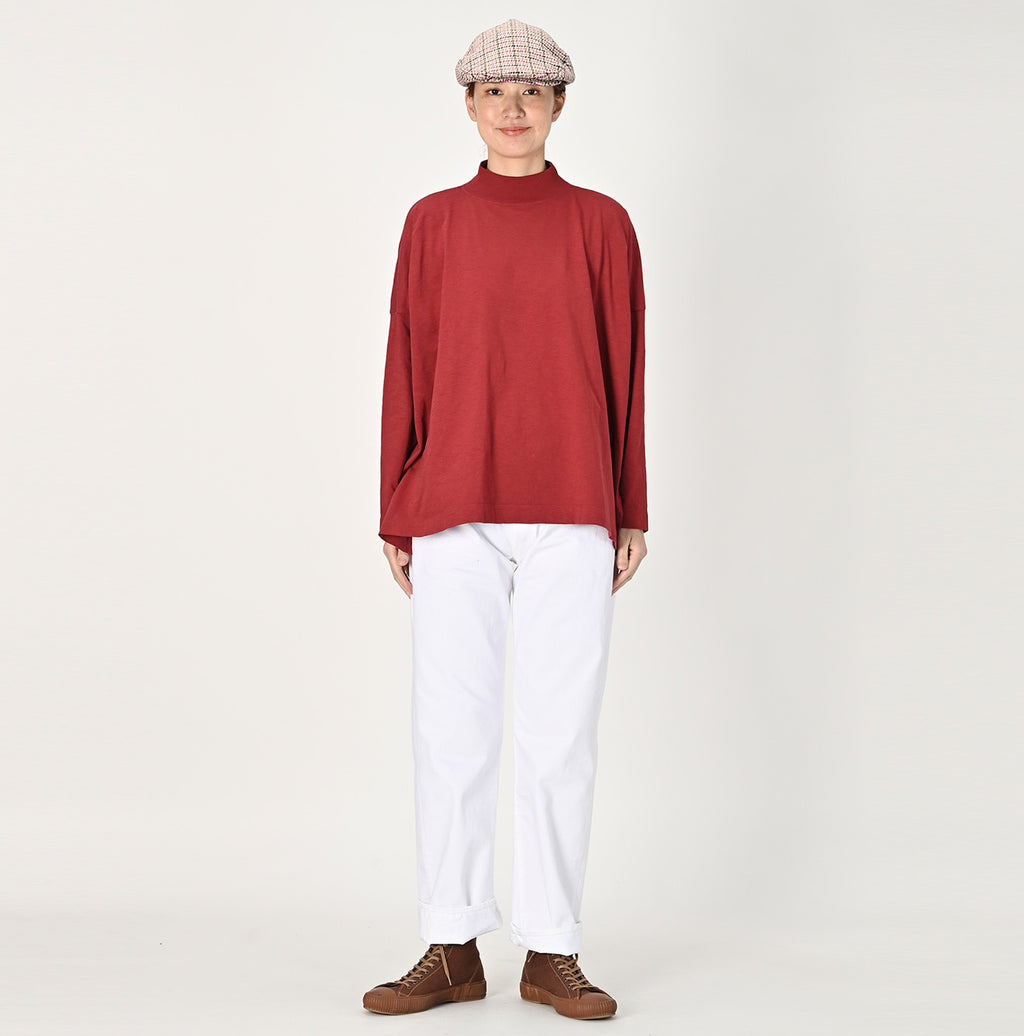 Dozume Tenjiku Yock Neck Big Slit T-shirt Female Model