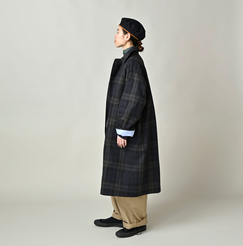 Gabardine Bulltile 908 Soutien Collar Coat Female Model