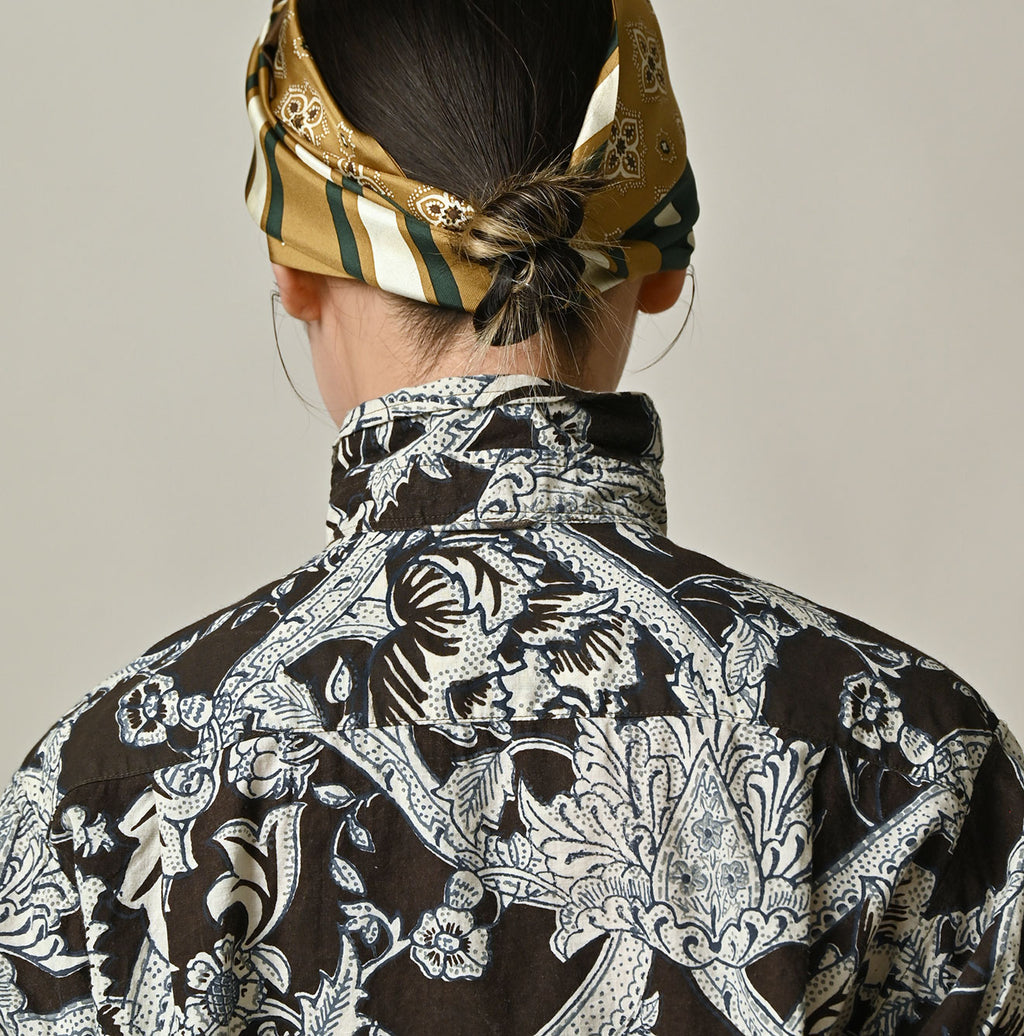 Indian Khadi Flower Sarasa Print 8-knot Shirt Detail