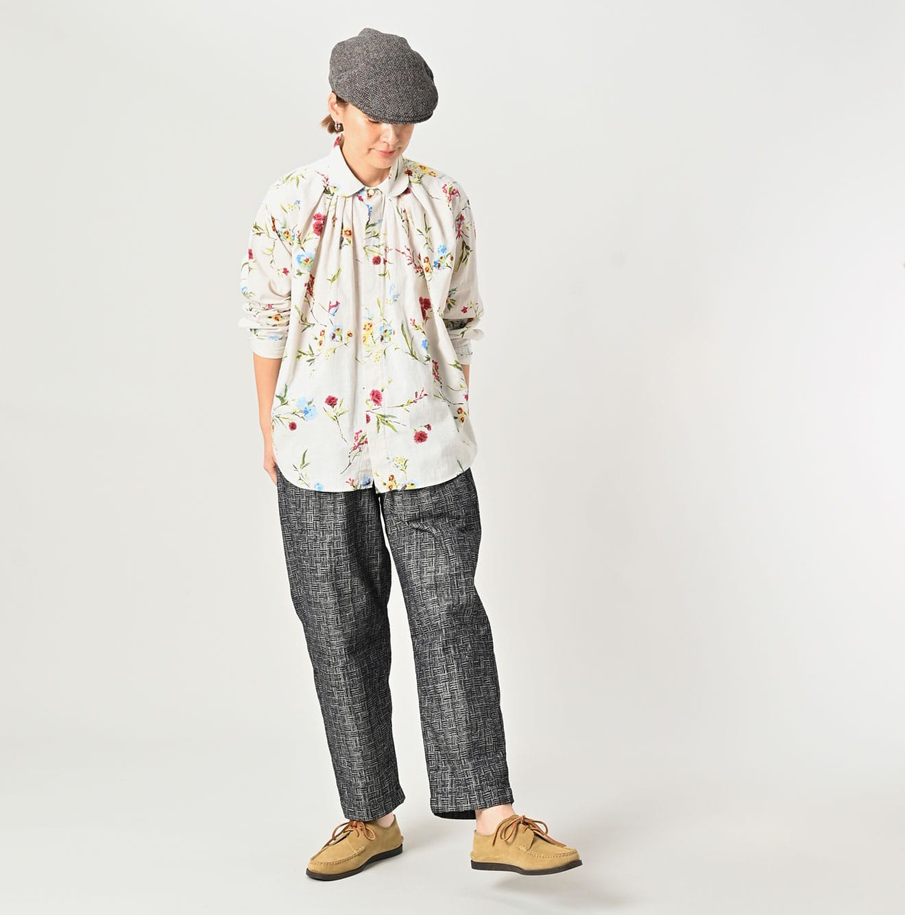 Basket Pattern Jacquard Denim 908 Peg Top Pants Female Model