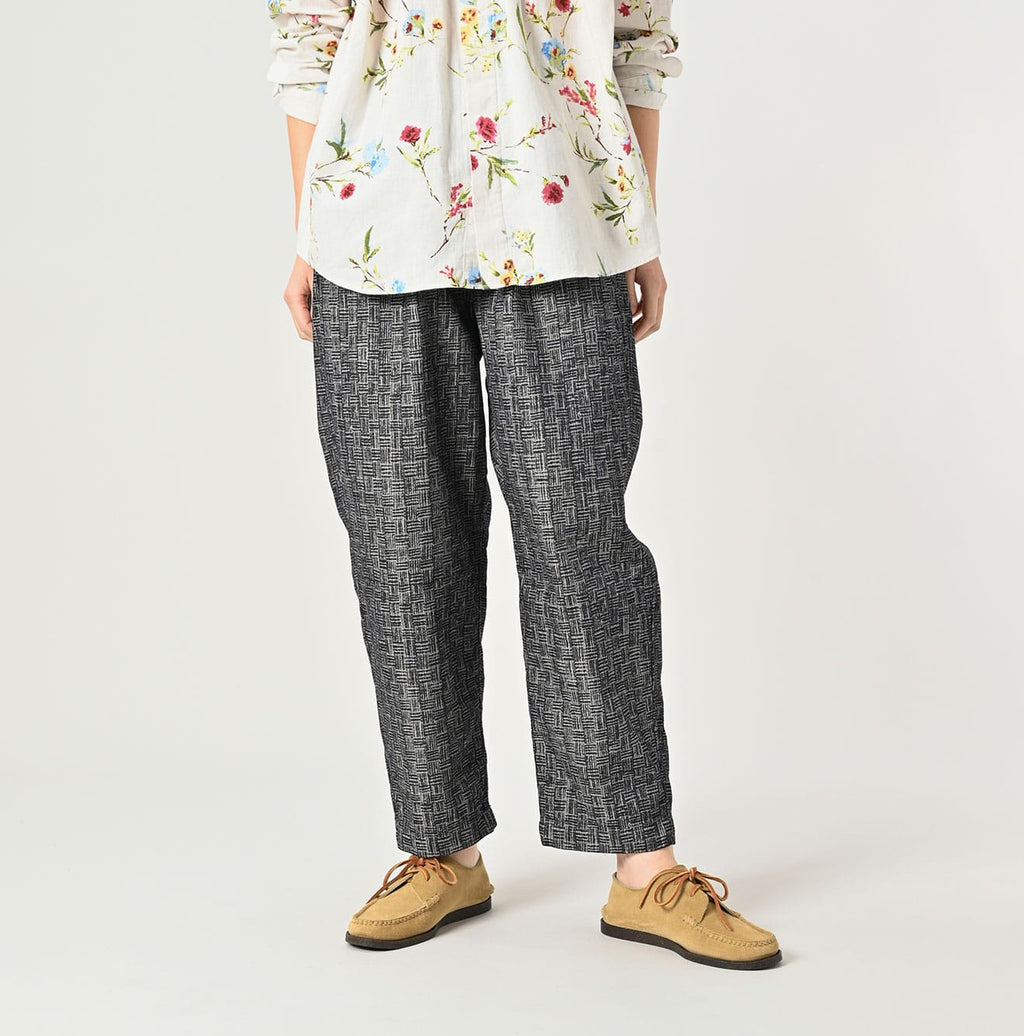 Basket Pattern Jacquard Denim 908 Peg Top Pants Female Model