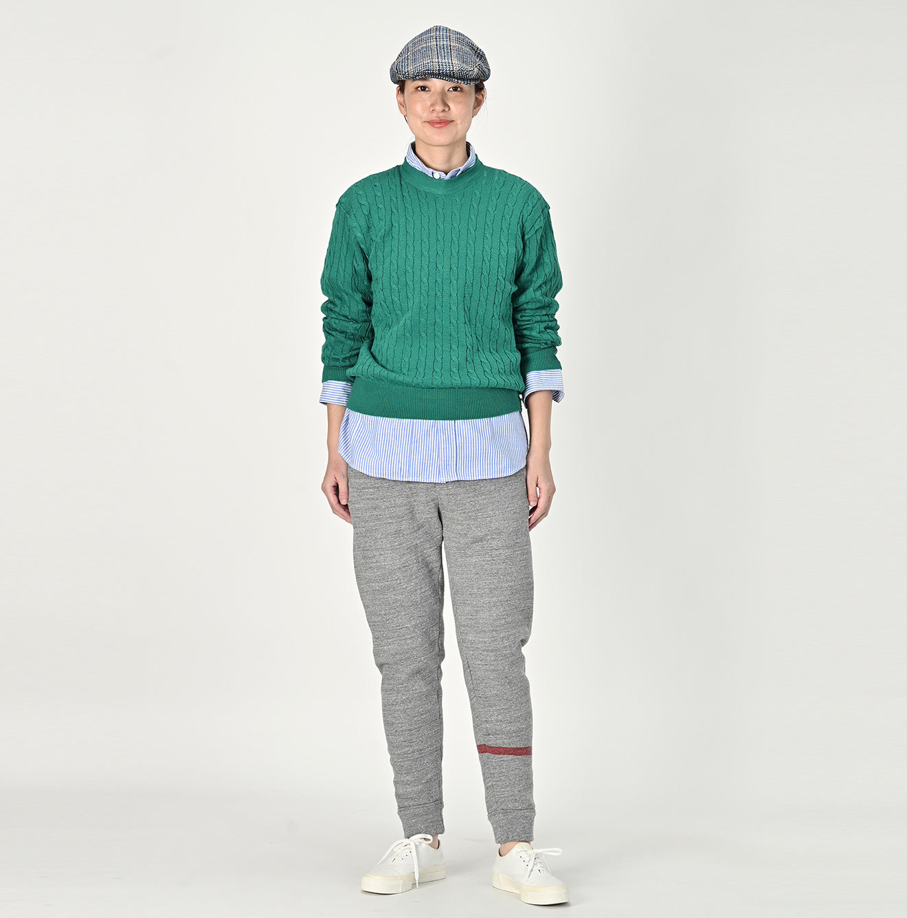 Top Urake 908 Sweat Pants Female Model
