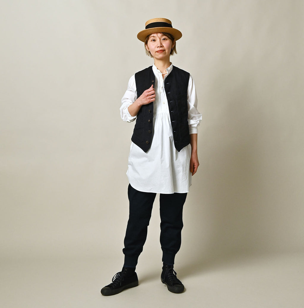 Indigo Linen Herringbone 908 Vest Female Model