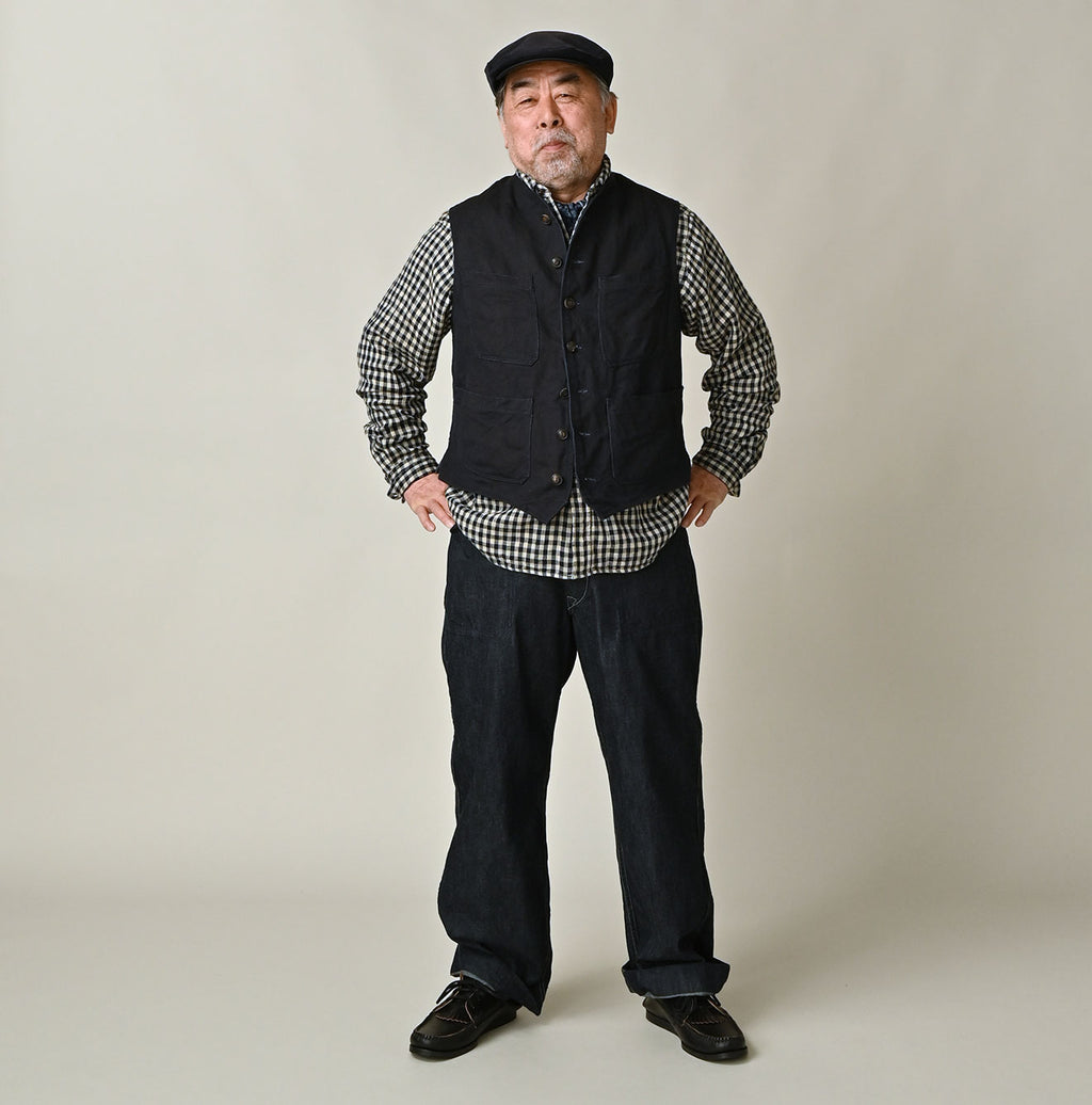 Indigo Linen Herringbone 908 Vest Male Model