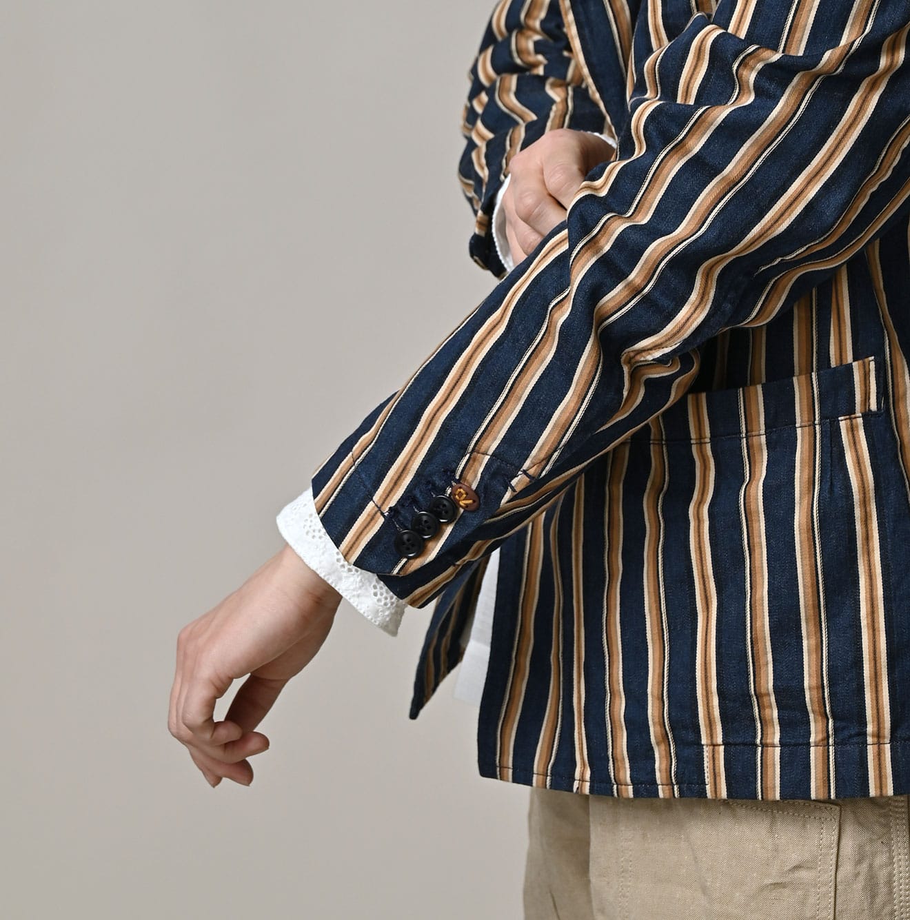 IroIro Hickory 908 Manolo Jacket Detail