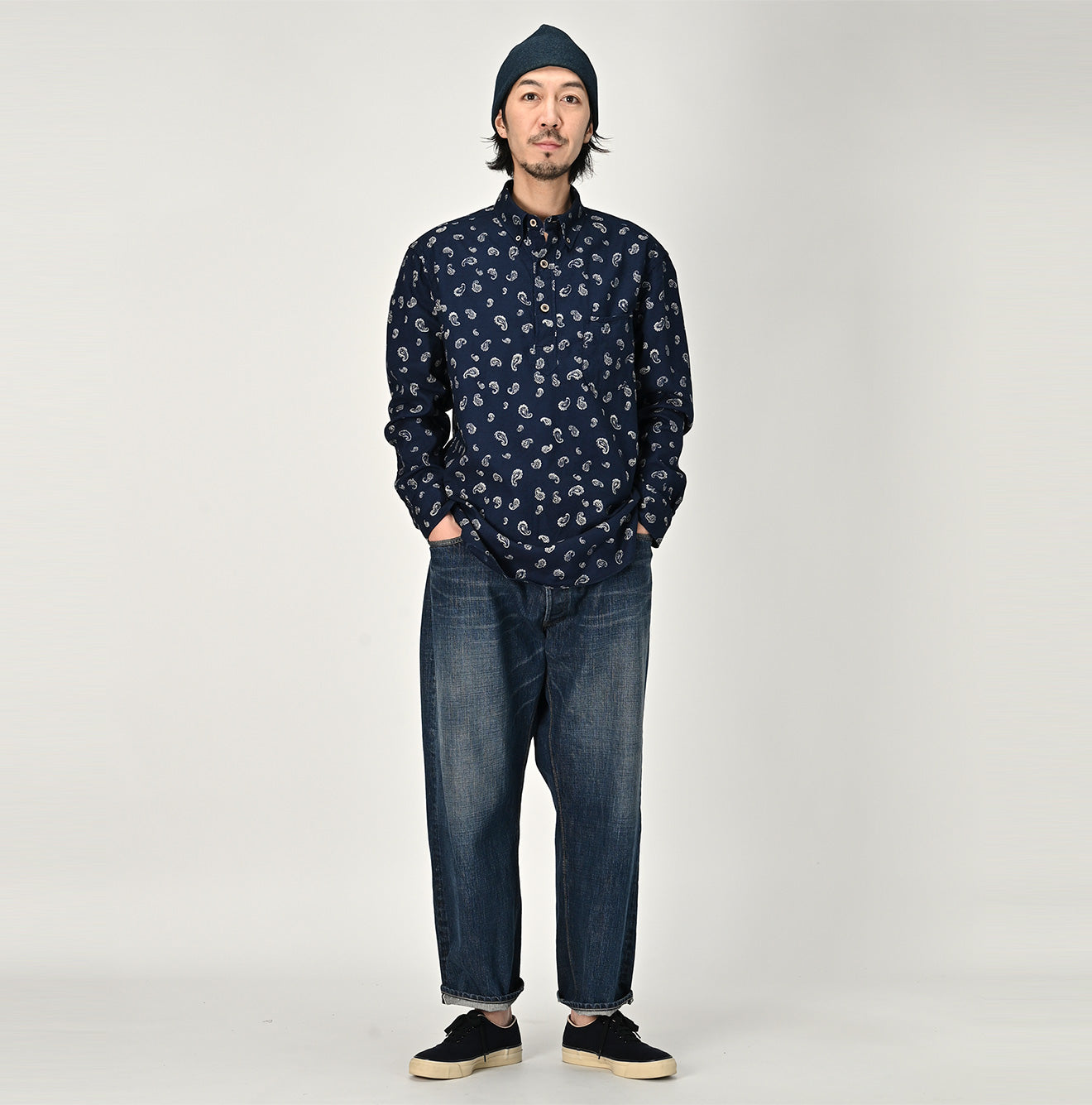 Indigo 504 OX Paisley 908 Loafer Button Down Pull Male Model
