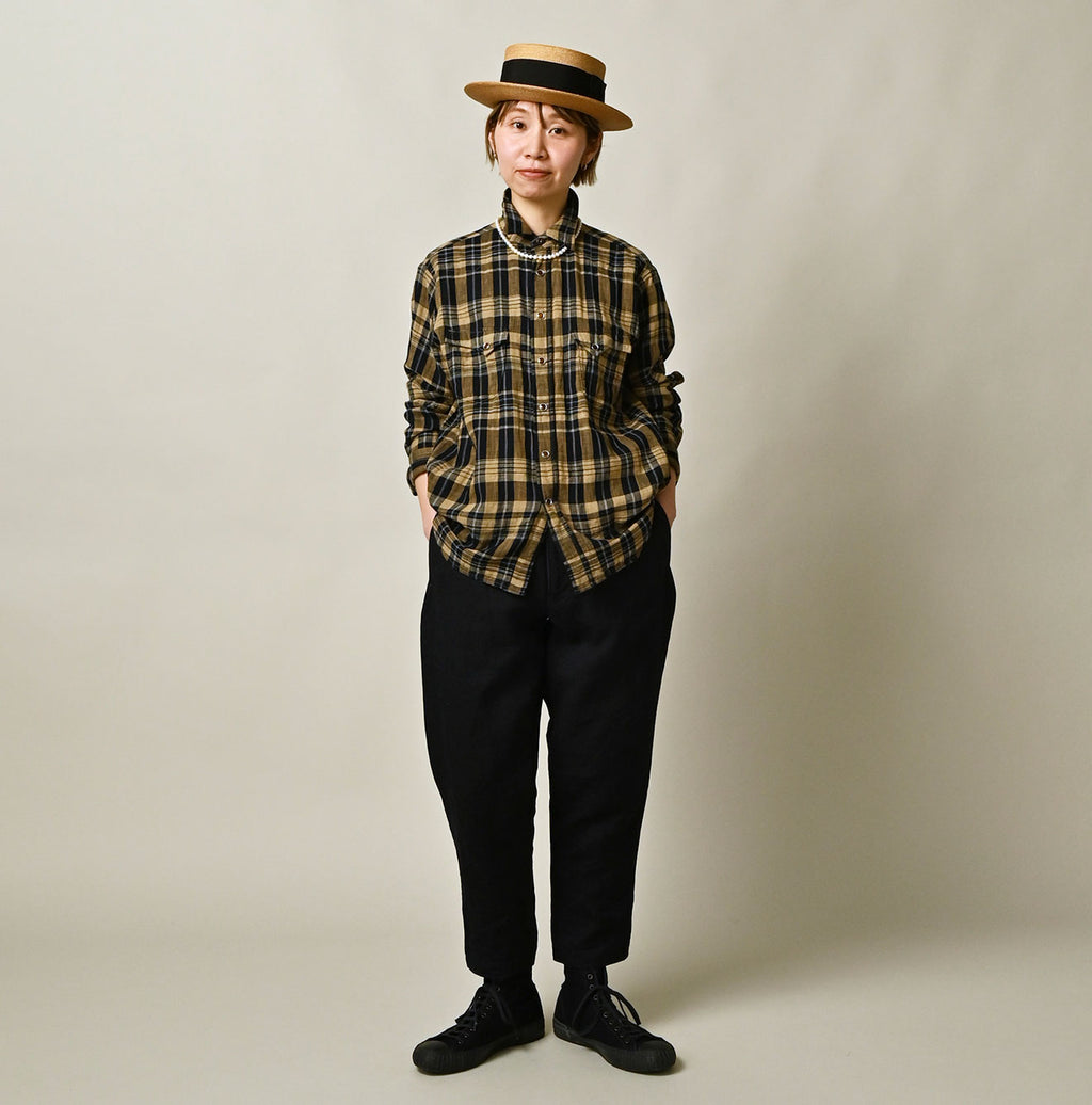 Indigo Linen Herringbone 908 Joppan Female Model