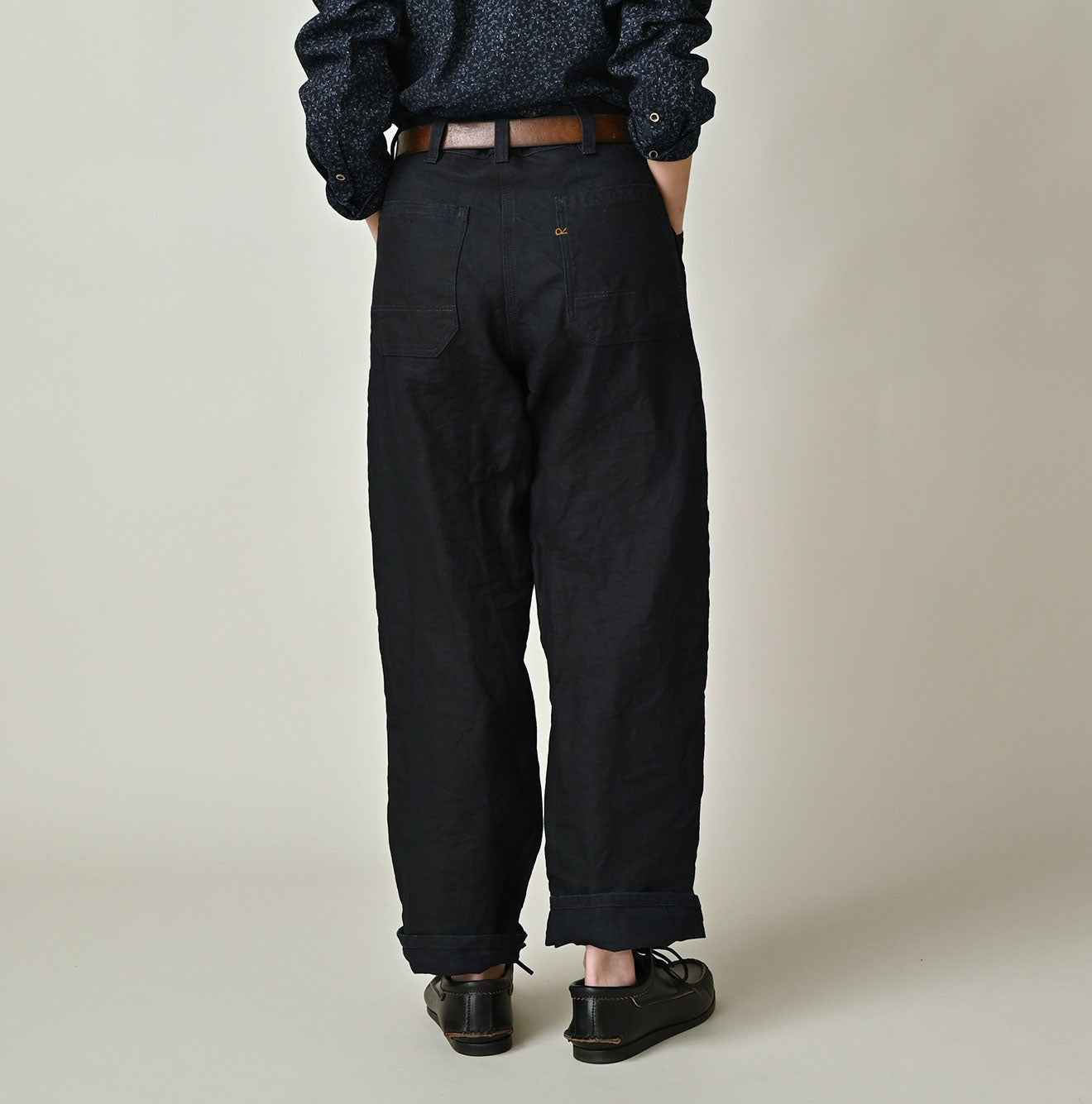 Indigo Linen Herringbone 908 Painter Pants Female Model