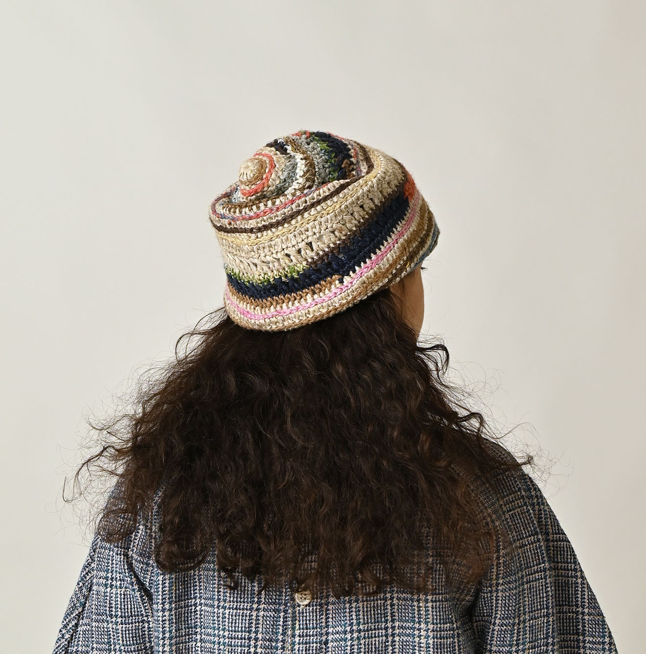 Linen Rug Knitted Cap Female Model