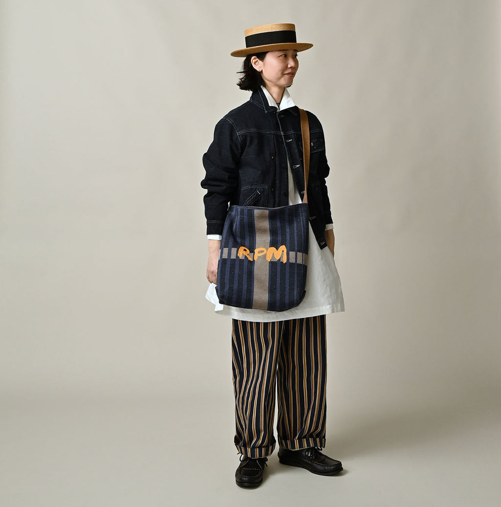 Indigo Linen Jacquard Bag Female Model