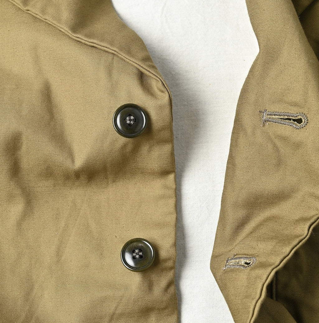 Thin Back Satin 908 Jacketer Detail