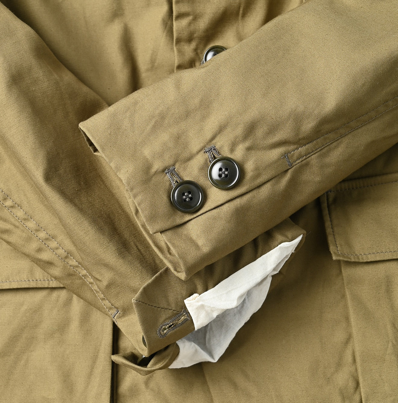 Thin Back Satin 908 Jacketer Detail