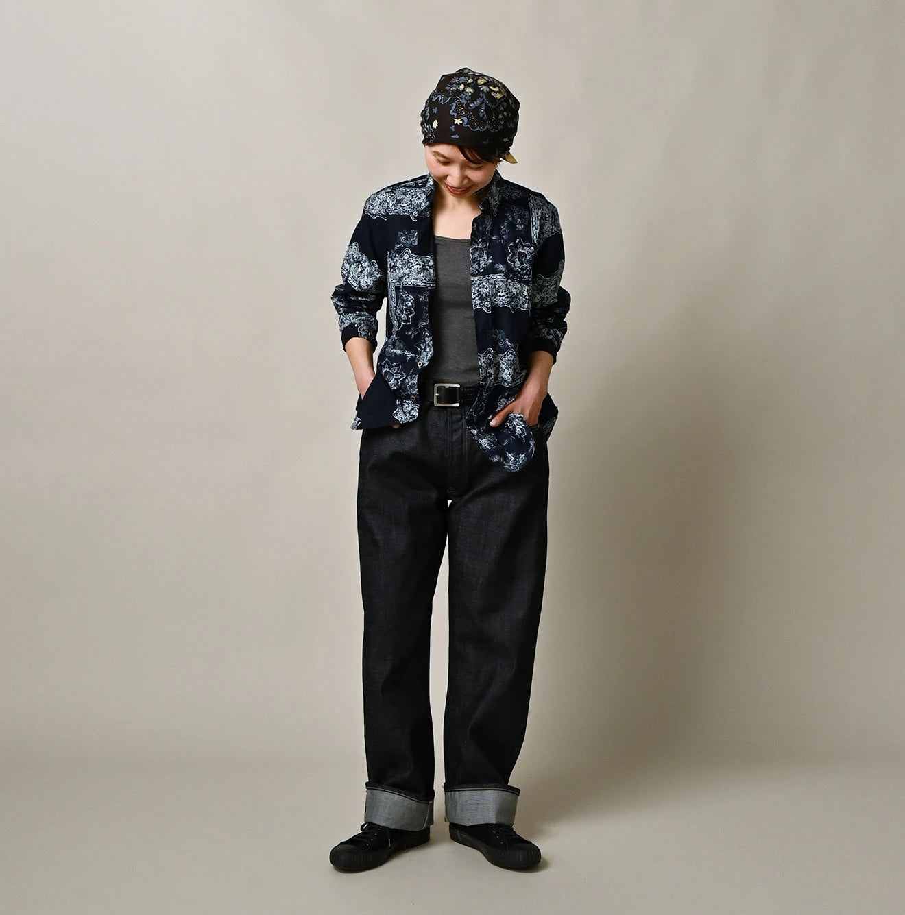 Indigo Indian Khadi Bandana Paisley Sarasa Print 908 Loafer Shirt Detail Female Model