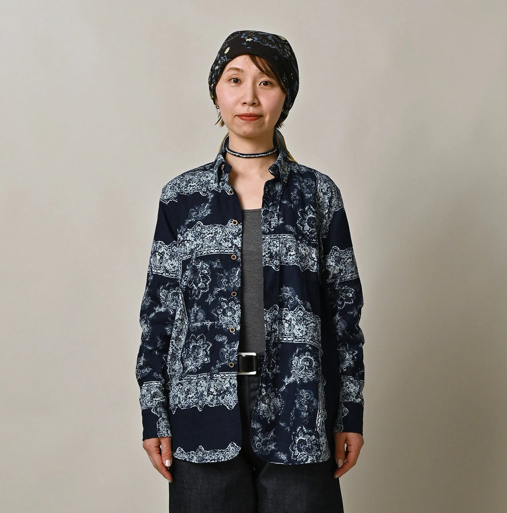 Indigo Indian Khadi Bandana Paisley Sarasa Print 908 Loafer Shirt Detail Female Model