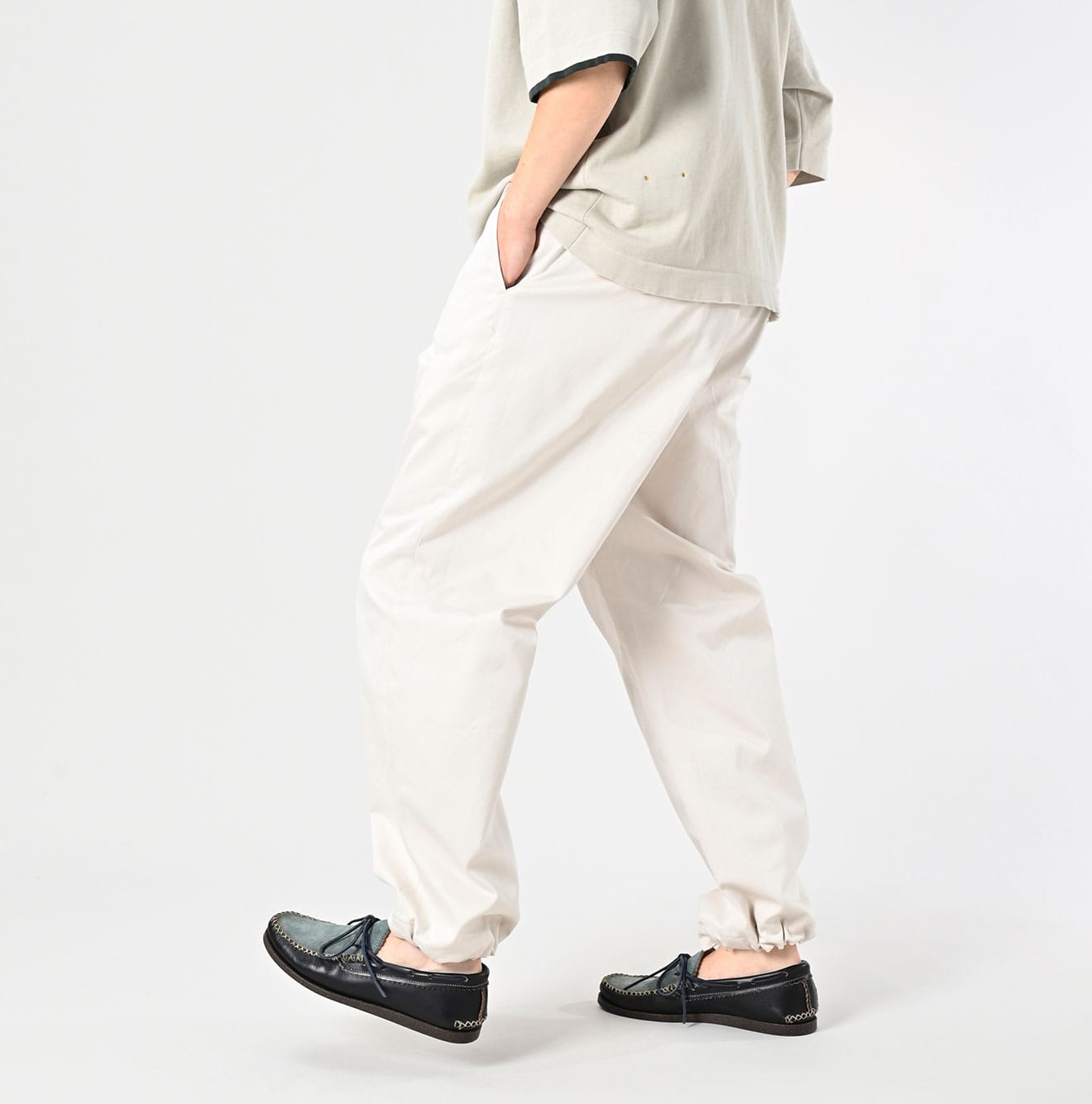 Chino 908 Neem Pants Male Model