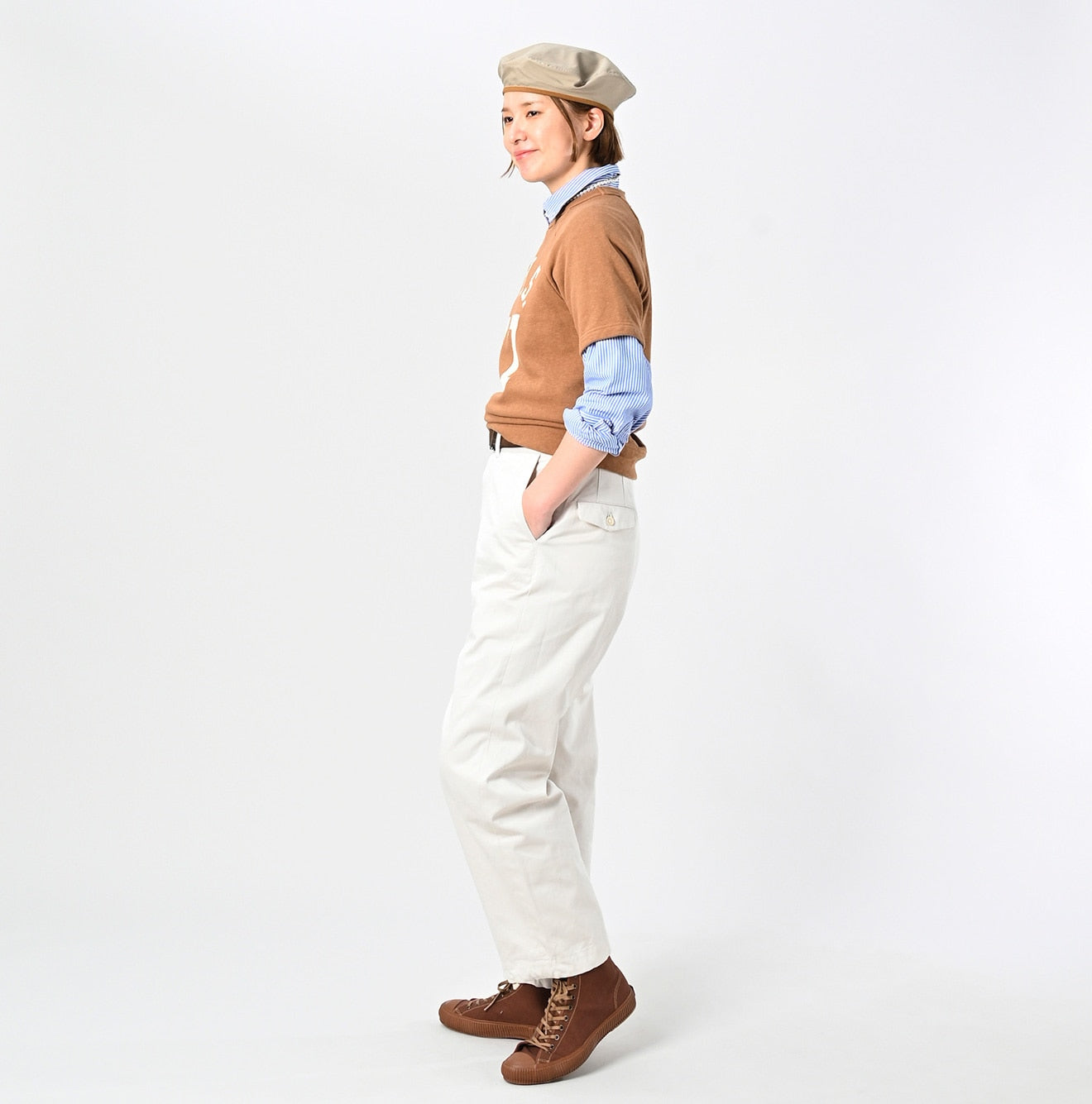 Chino 908 Neem Pants Female Model