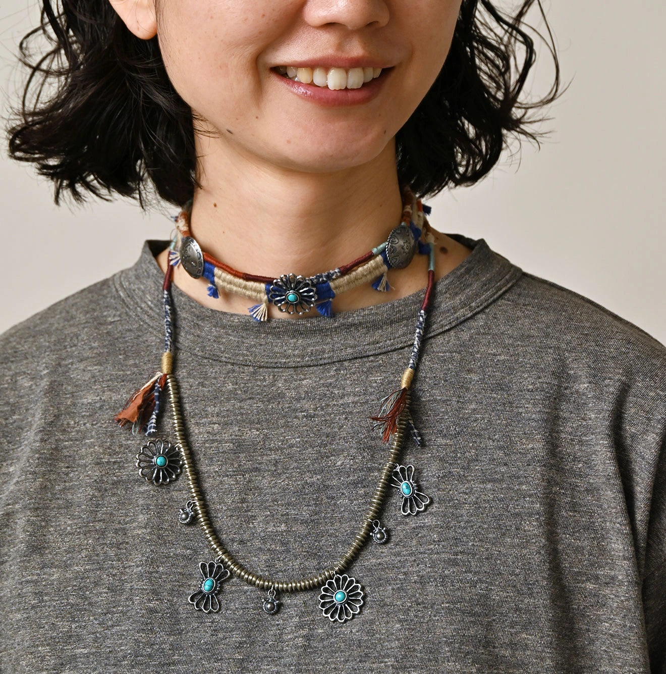 Kurukuru Hippie Choker Female Model