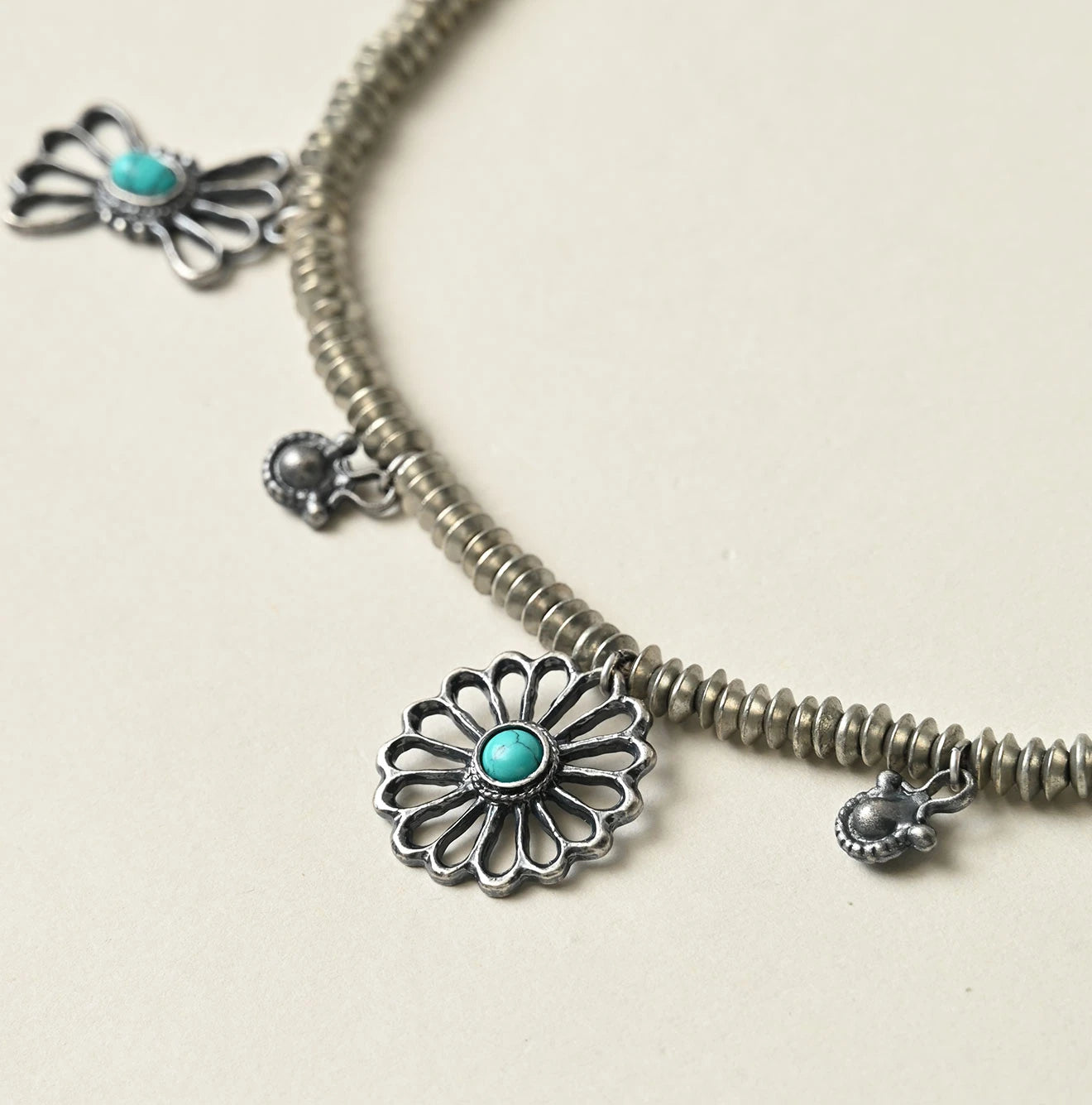 Kurukuru Hippie Necklace Detail