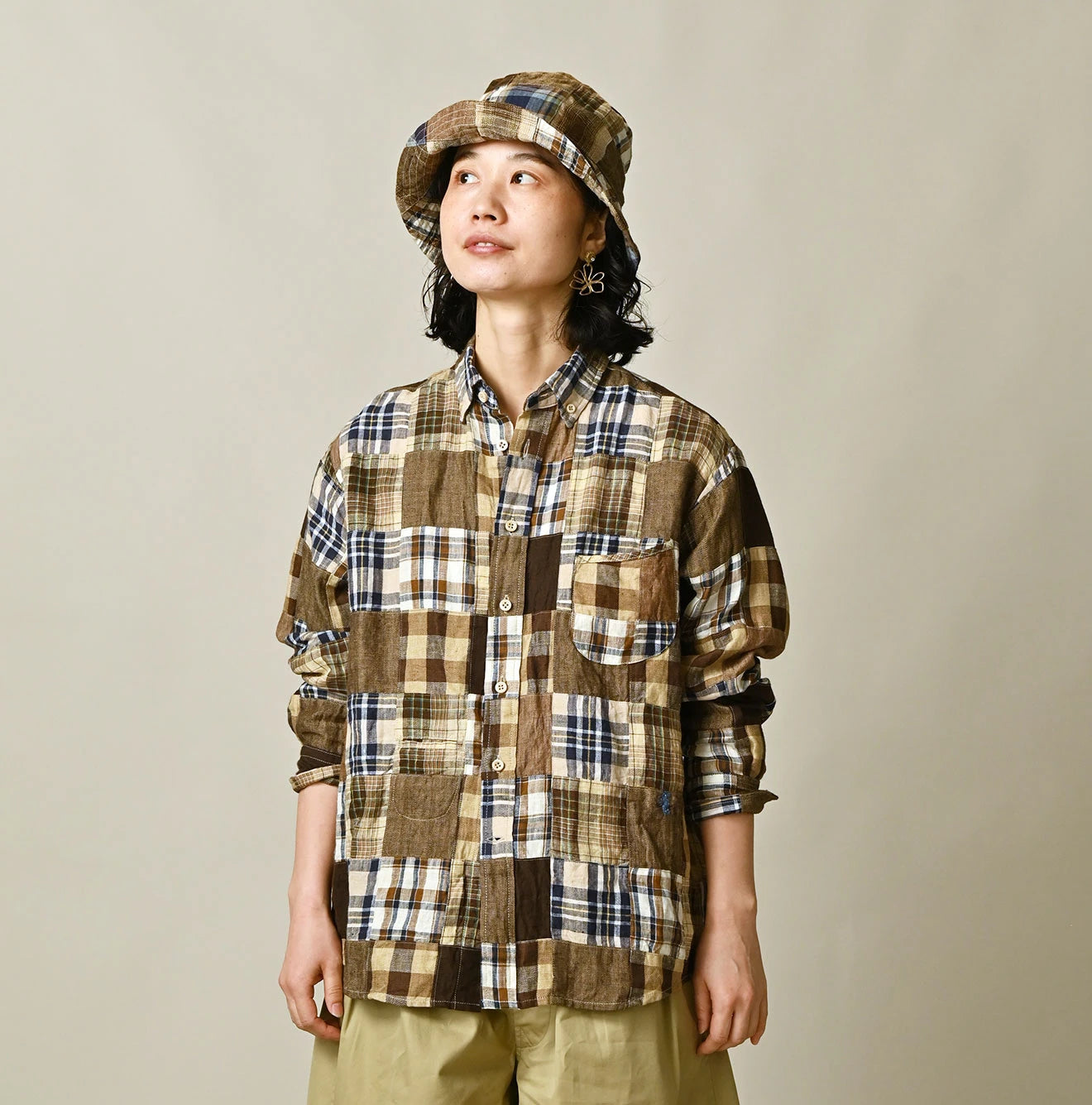 Indian Linen 908 Patchwork Ocean Shirt Female Model