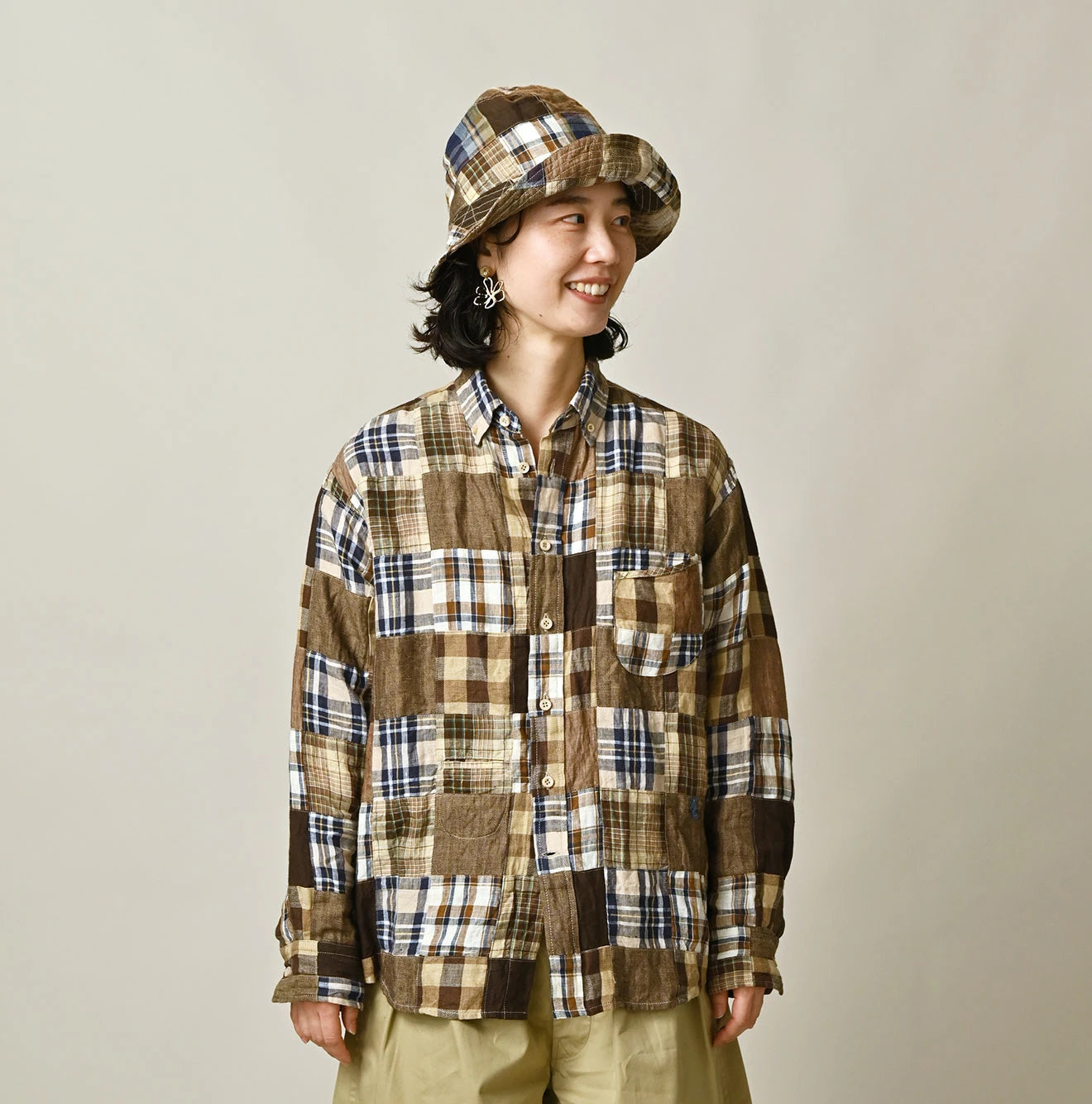 Indian Linen 908 Patchwork Ocean Shirt Female Model