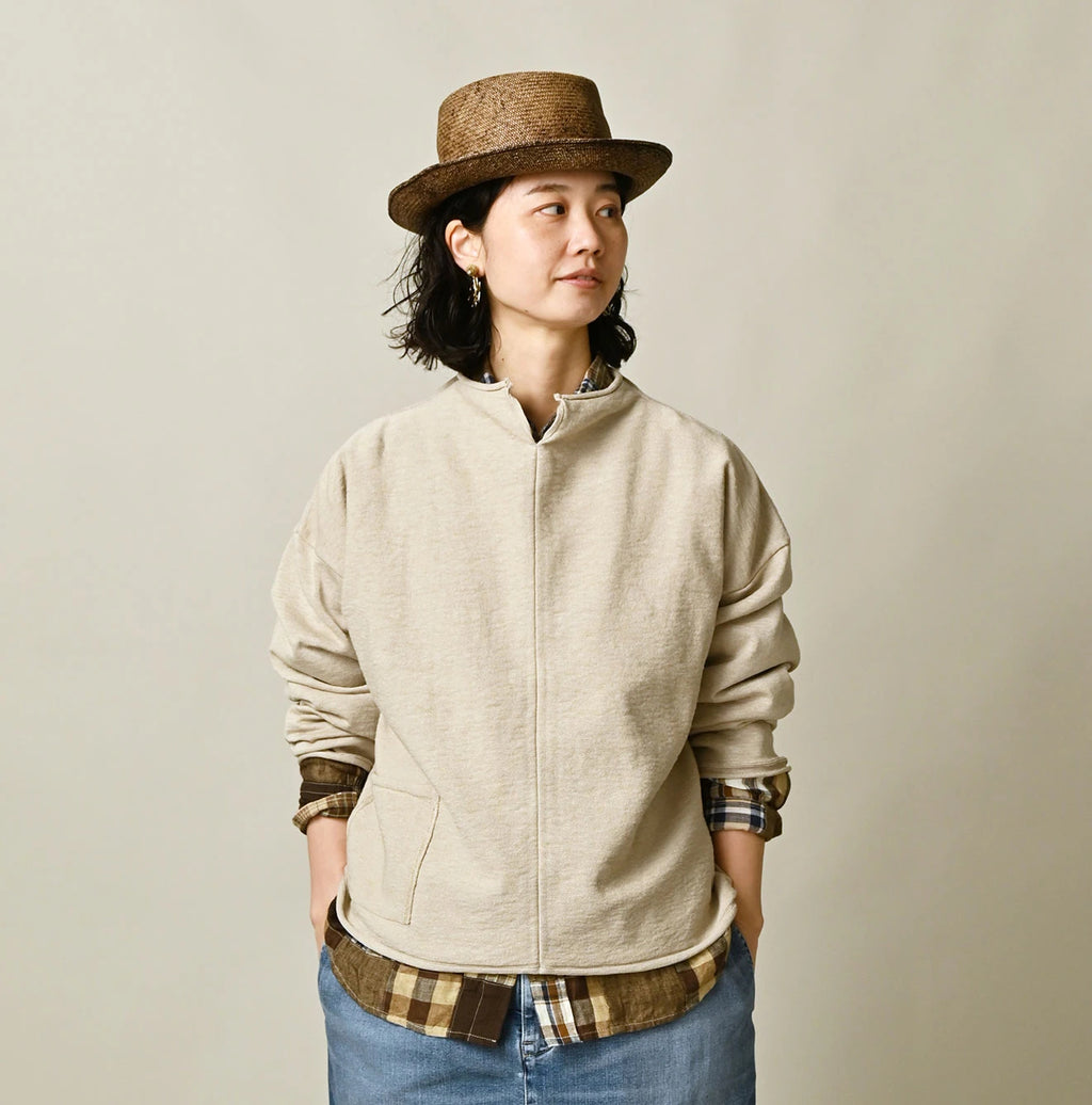 KachiKachi Gima 908 Uma Sweater Female Model