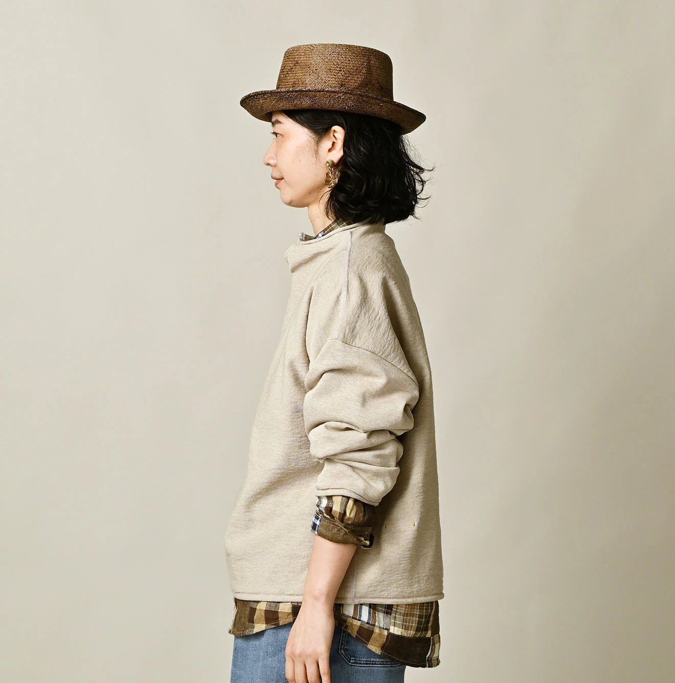 KachiKachi Gima 908 Uma Sweater Female Model