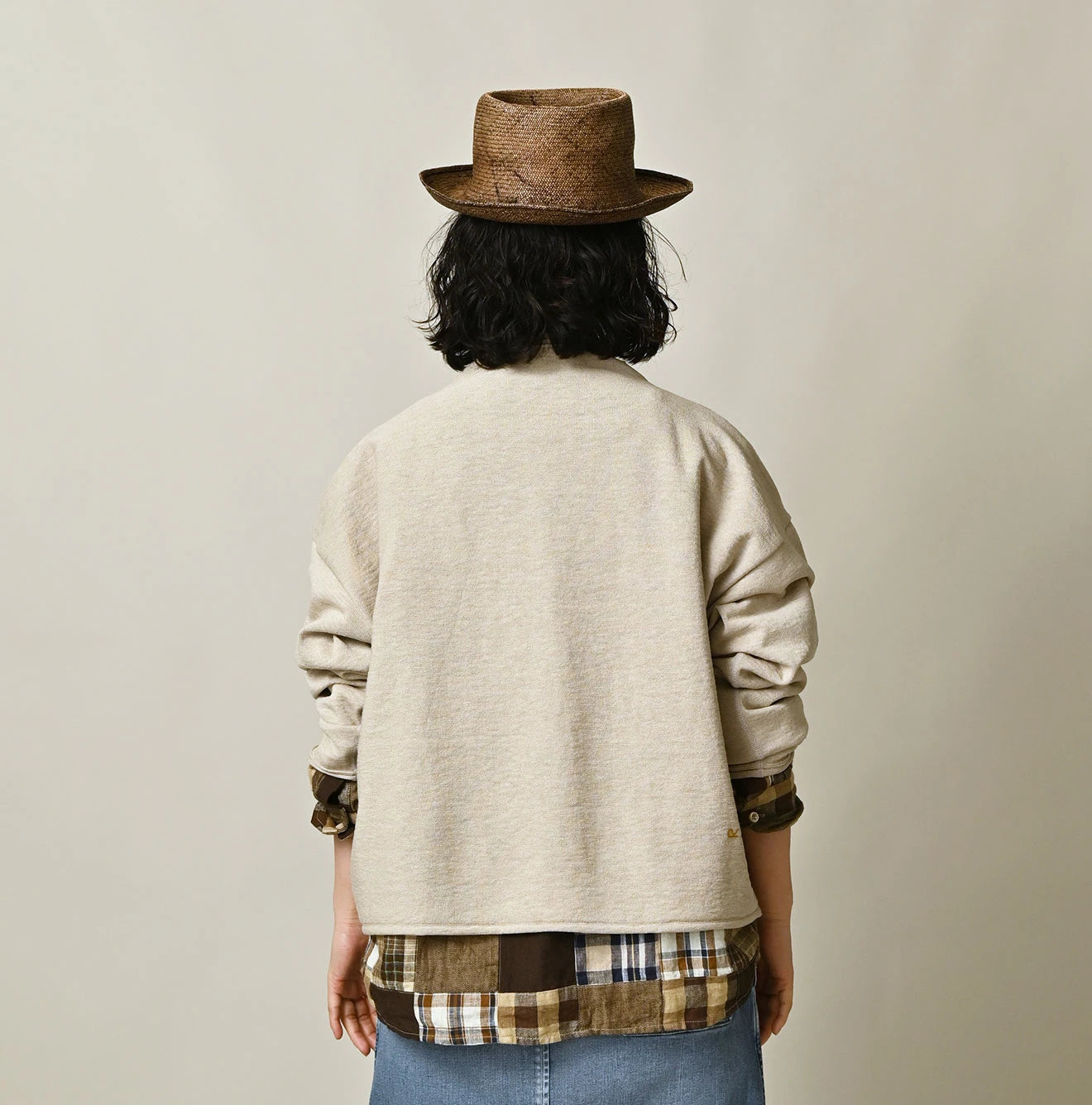 KachiKachi Gima 908 Uma Sweater Female Model