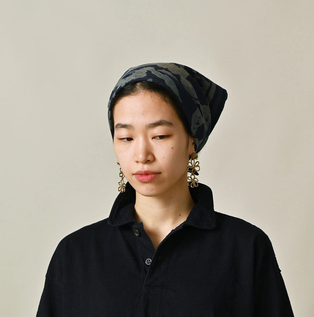 Indigo Linen Flax Flower Bandana Female Model
