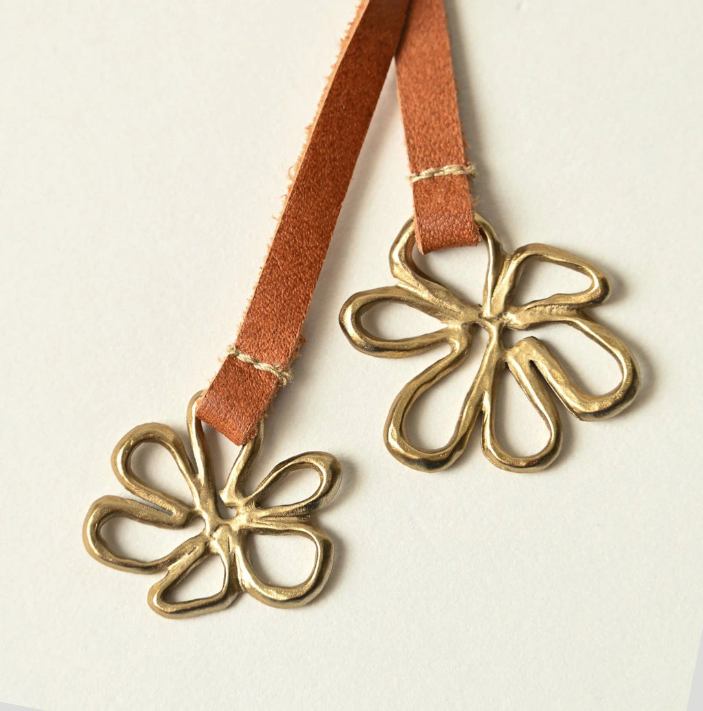 Flower Choker Detail