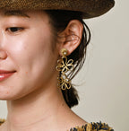 Twin Flower Pierced Earrings Female Model