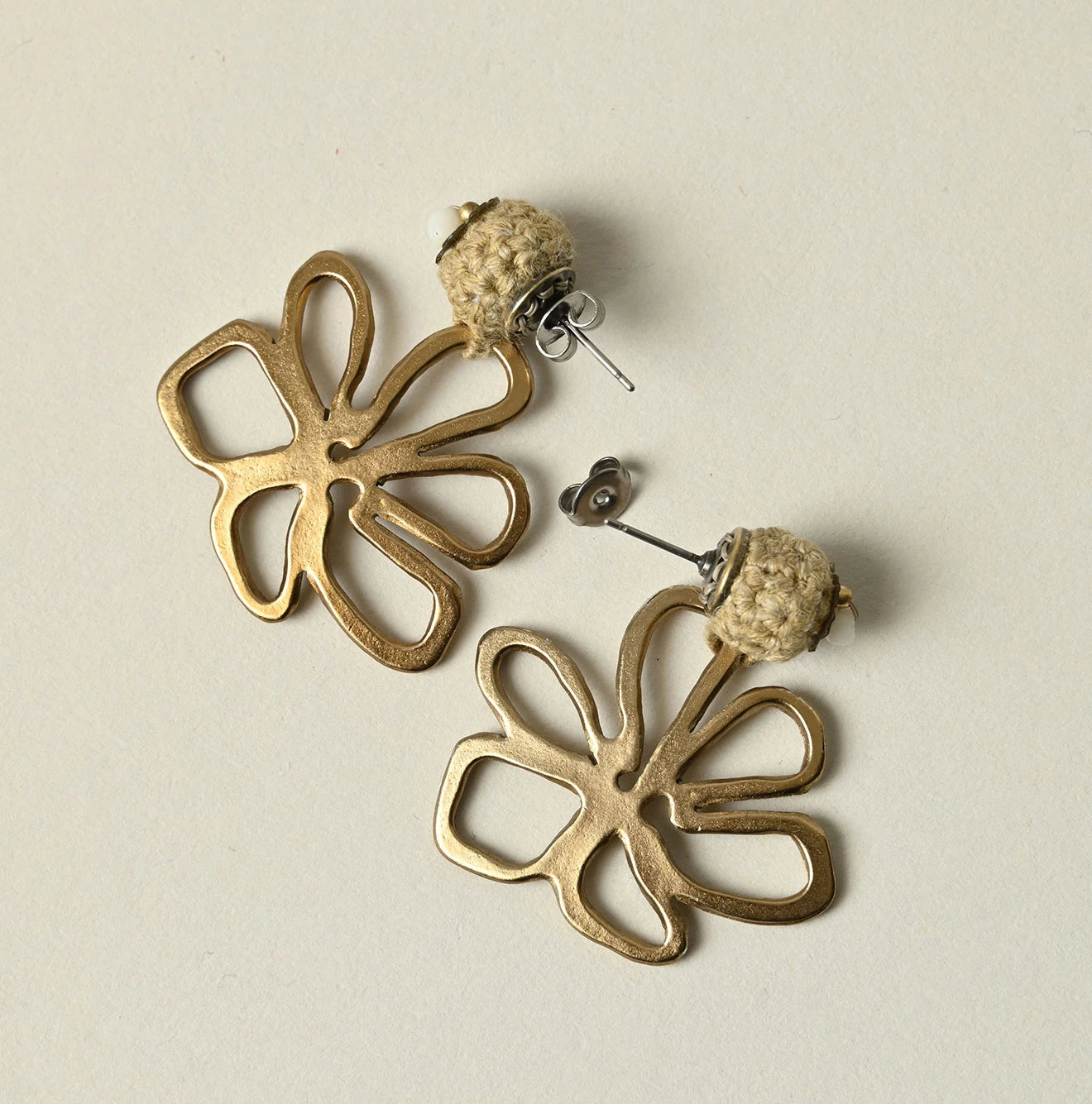 Flower Pierced Earrings Detail