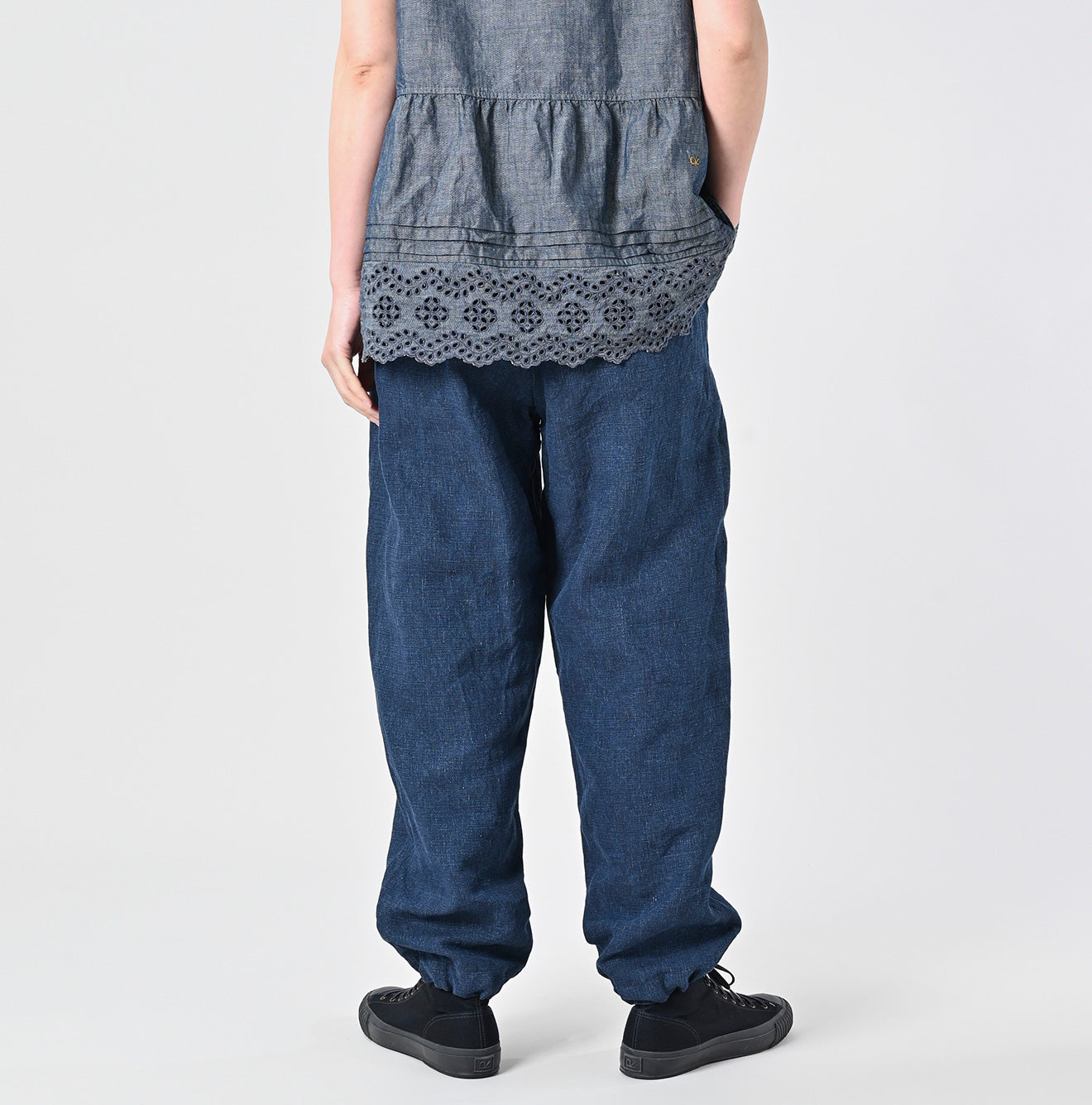 Indigo Linen Cloth 908 Nîmes Pants Female Model