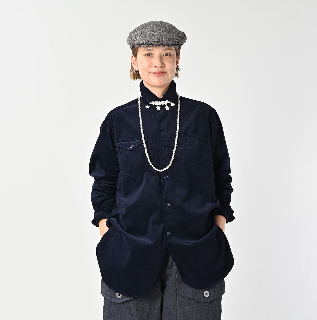 Pin Corduroy 908 Gatcha-Pocket Shirt Female Model