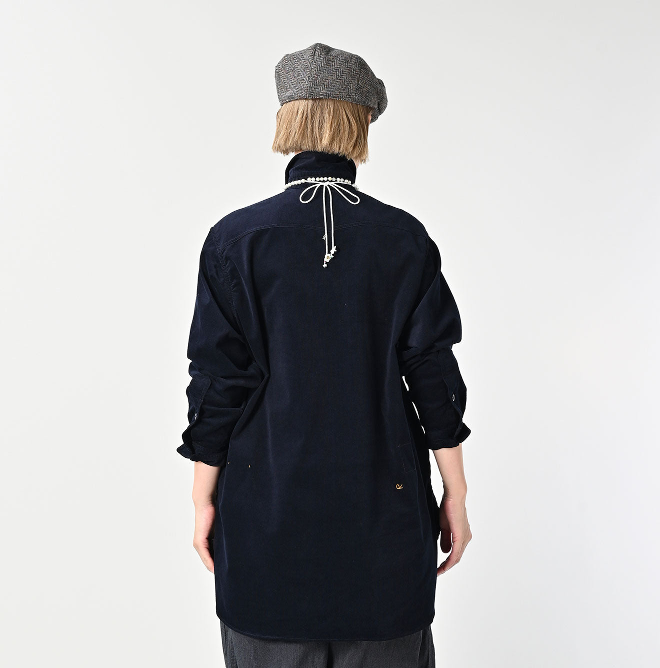 Pin Corduroy 908 Gatcha-Pocket Shirt Female Model