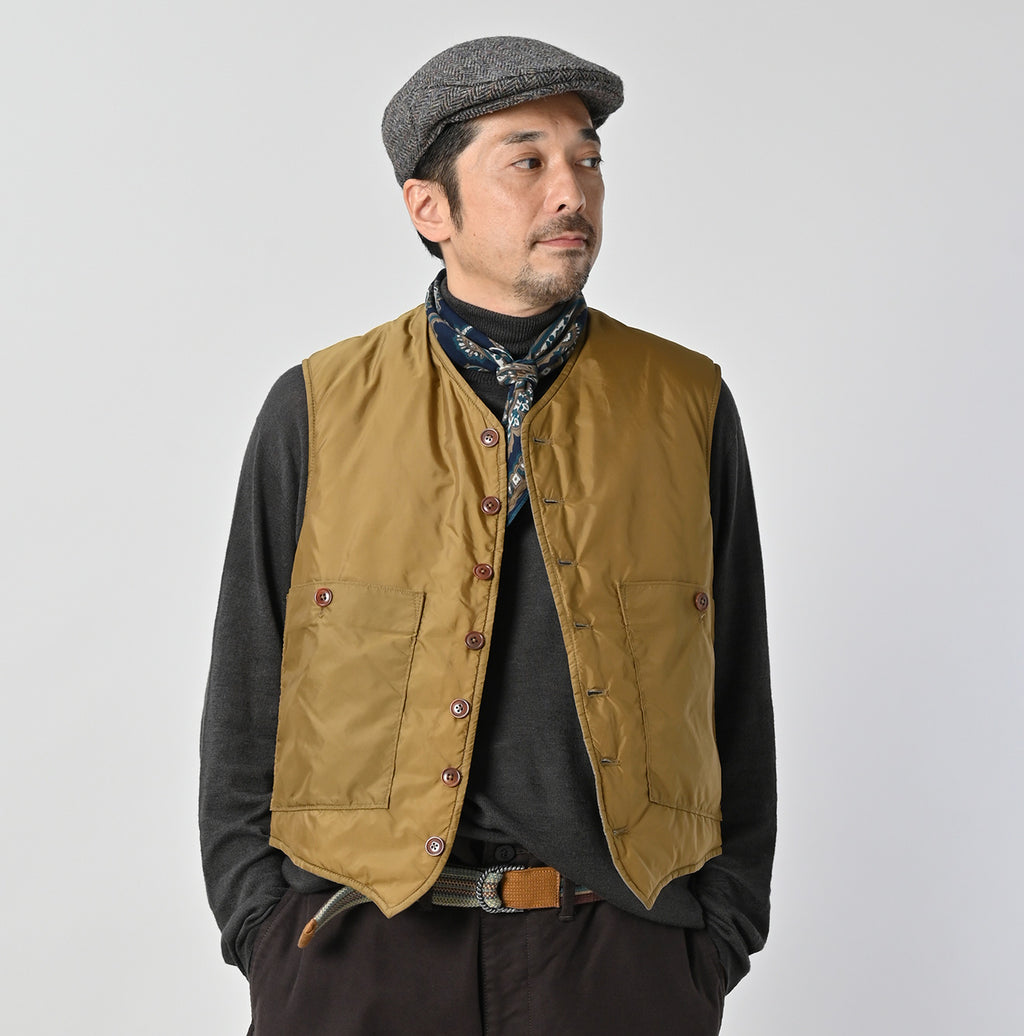 Nylon 908 Quilting Vest Male Model