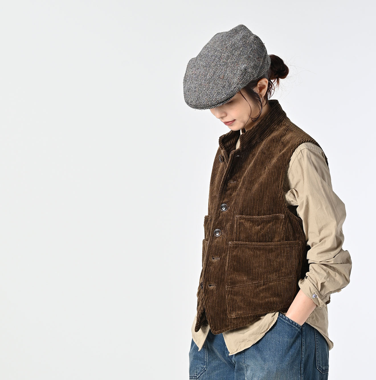 Selvage Corduroy 908 Nîmes Vest Female Model
