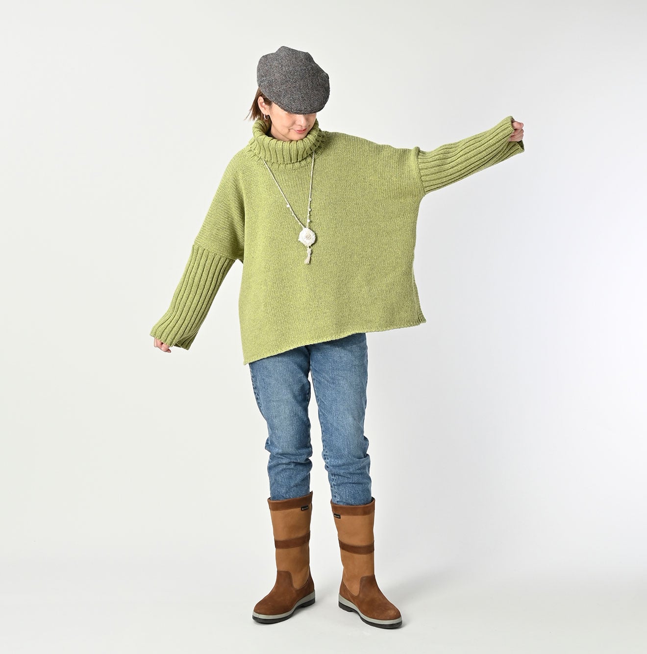 Cashmere Poncho Female Model