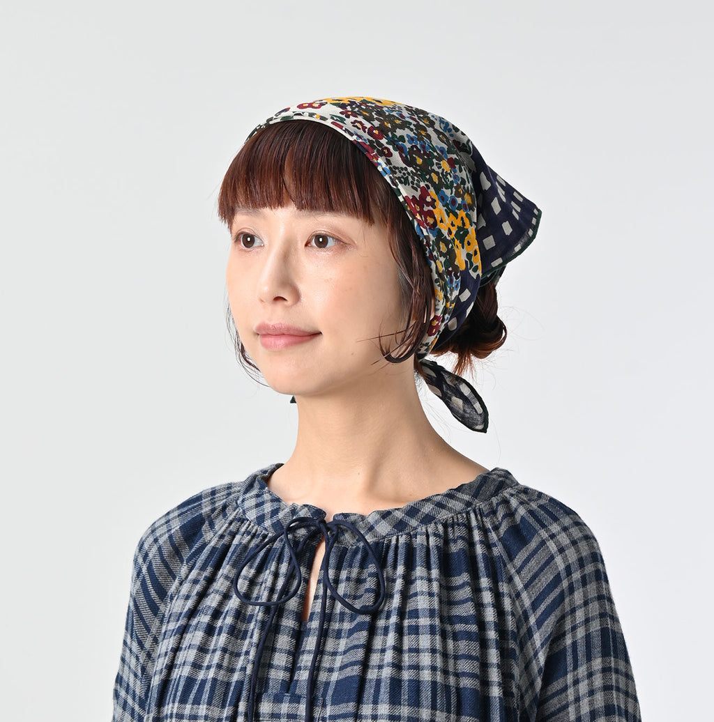 Supima Aya Gingham Check Flower Bandana Female Model