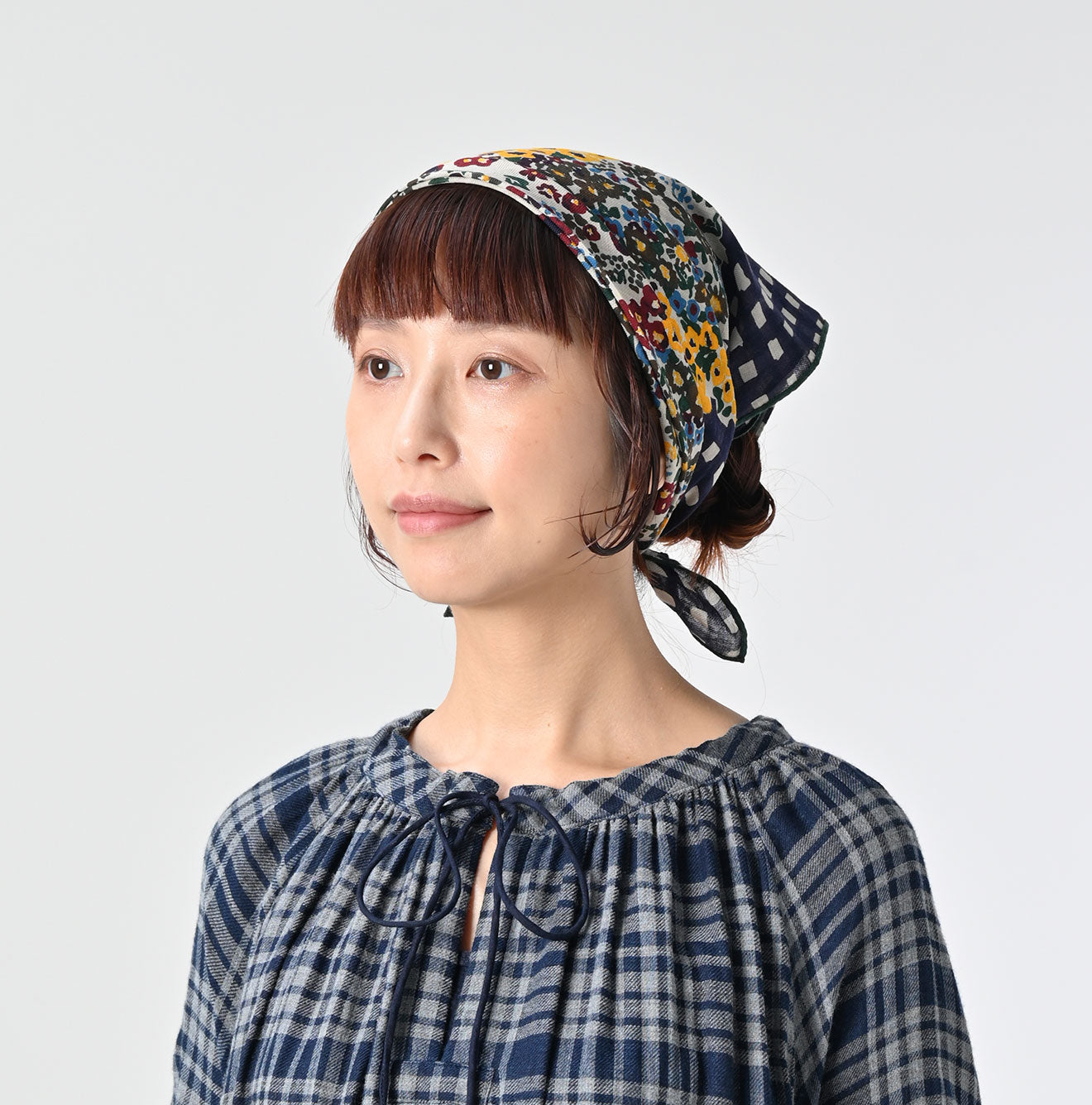 Supima Aya Gingham Check Flower Bandana Female Model