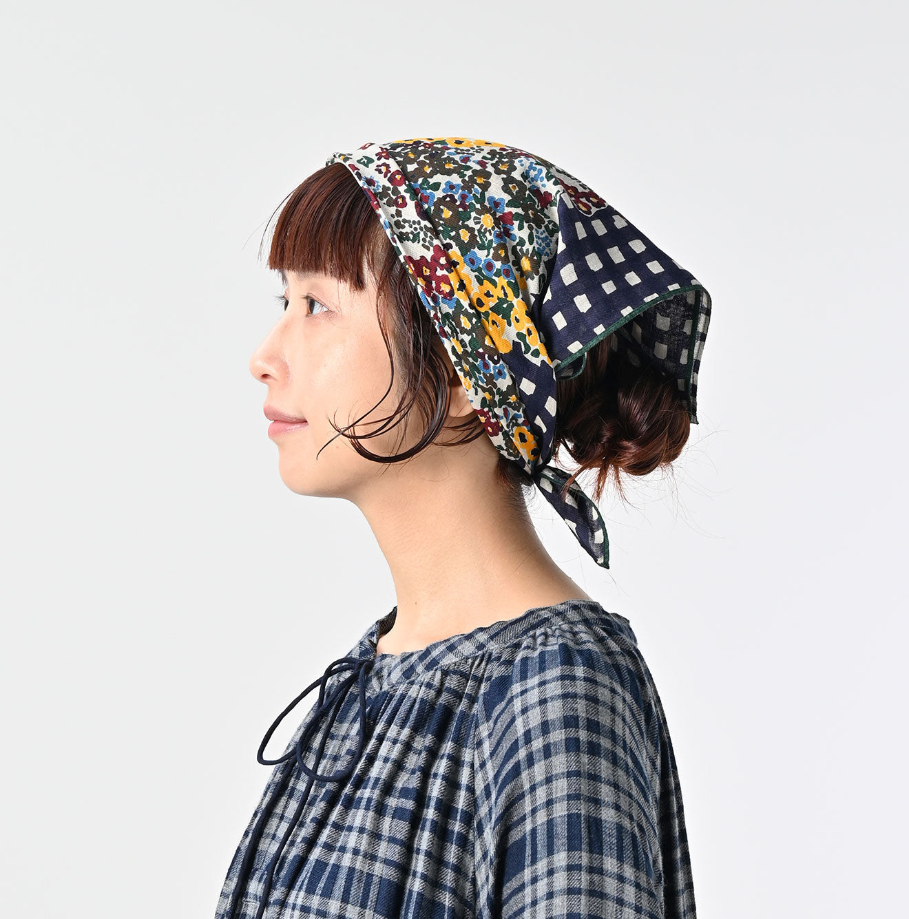 Supima Aya Gingham Check Flower Bandana Female Model