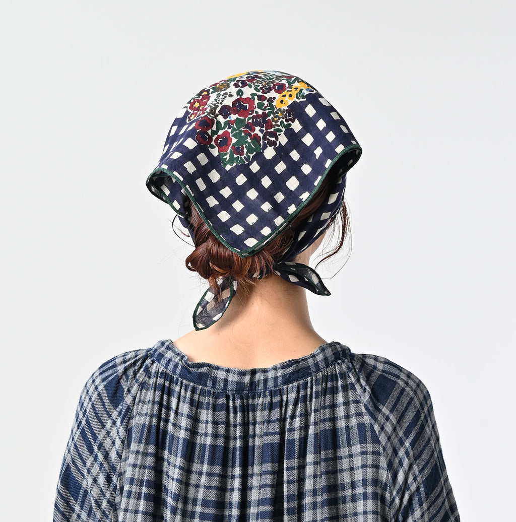 Supima Aya Gingham Check Flower Bandana Female Model