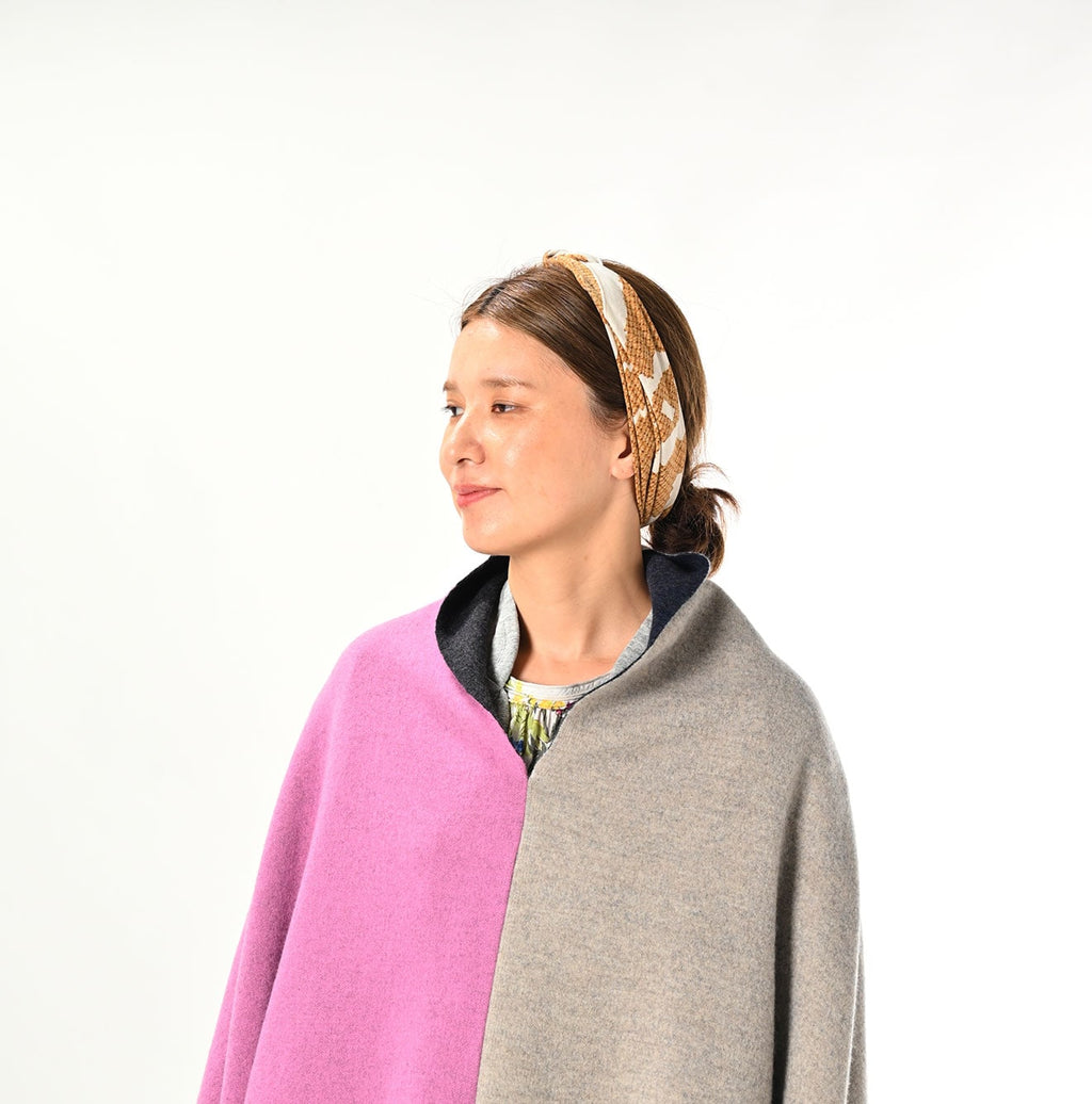 Float W-faced Poncho Female Model
