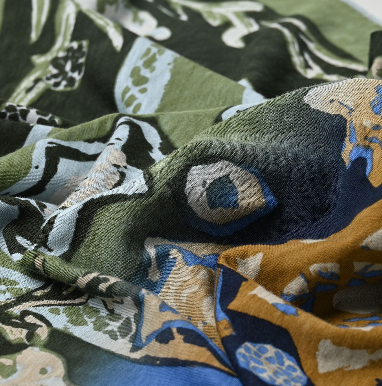 Tenjiku Wonderland Print Bandana Detail