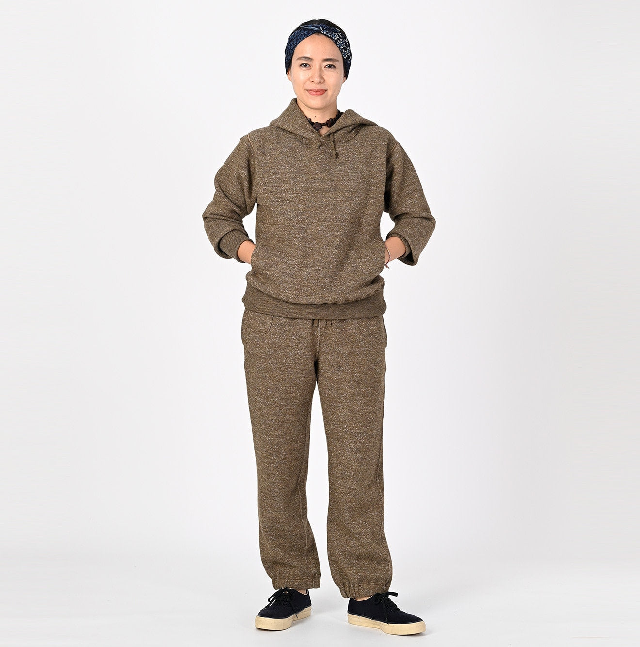 Wool Cotton Urake 908 Sweat Pants Female Model